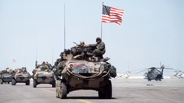 Với sự phát triển của công nghệ quốc phòng hiện đại, quy mô quân đội đang giảm cả về tổ chức và biên chế, nhỏ hơn nhiều so với quy mô dân số. Đặc biệt, có nhiều ý kiến khác nhau về việc nên duy trì lực lượng lục quân lớn như thế nào.