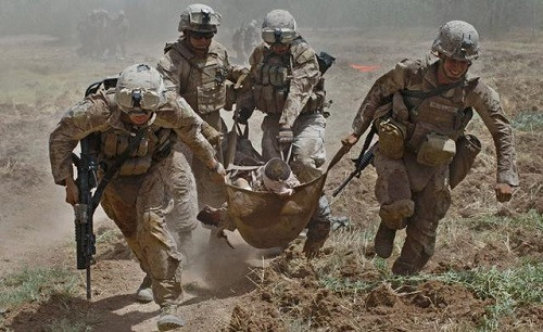 Dưới ảnh hưởng của học thuyết về công nghệ thông tin, Quân đội Mỹ bắt đầu xây dựng lực lượng kỹ thuật số. Vào thời điểm chiến tranh Afghanistan năm 2001 và chiến tranh Iraq năm 2003, Quân đội Mỹ thực sự đang ở trong một giai đoạn thay đổi; tức là trong khi vẫn giữ được di sản của Chiến tranh Lạnh, nó cũng có những đặc điểm của một cuộc cách mạng quân sự mới. 