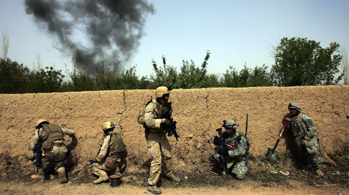 Tất nhiên, đối với các lực lượng như Taliban ở Afghanistan và đối thủ Iraq đã suy yếu hơn 10 năm và bản chất bên trong của họ đã bị chia cắt, rõ ràng không phải là đối thủ của Quân đội Mỹ dưới bất kỳ hình thức nào; mặc dù Quân đội Mỹ vẫn duy trì quân số chiến đấu đáng kể quân trong các cuộc hành quân quy ước.