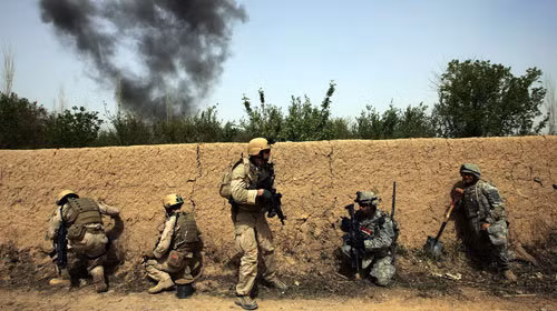 Tất nhiên, đối với các lực lượng như Taliban ở Afghanistan và đối thủ Iraq đã suy yếu hơn 10 năm và bản chất bên trong của họ đã bị chia cắt, rõ ràng không phải là đối thủ của Quân đội Mỹ dưới bất kỳ hình thức nào; mặc dù Quân đội Mỹ vẫn duy trì quân số chiến đấu đáng kể quân trong các cuộc hành quân quy ước.