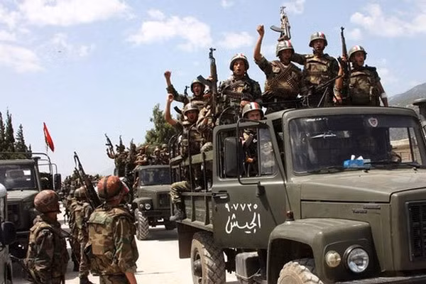 Trước hết, chúng ta hãy nhìn vào Quân đội Iraq, sư đoàn được gọi là triệu người của Quân đội Iraq không phải là lực lượng thường trực, mà sau nhiều đợt điều động, mới huy động đủ 1,2 triệu người. Do việc mở rộng quân đội một cách vội vàng, cơ cấu và chất lượng chiến đấu của Quân đội Iraq rất thấp. 