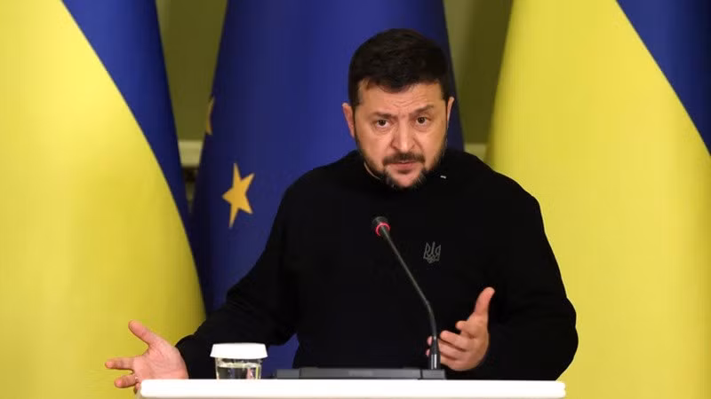 Một số người cho rằng, đây là sự thay đổi 180 độ trong thái độ của Tổng thống Zelensky đối với chiến tranh và đàm phán. Đề xuất theo quan điểm “đàm phán vòng tròn” này cho thấy, lập trường của ông đang mềm mỏng hơn.