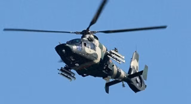 Thậm chí Trung Quốc đã phát triển trực thăng vũ trang Z-10 và Z-19 để làm phương tiện đánh chặn UAV, khi có thể mang hàng chục tên lửa không đối không TY-90. Ngoài ra, các loại trực thăng này vẫn có pháo bắn nhanh, nhưng chỉ trang bị loại 20mm, nên khả năng mang được nhiều đạn hơn.