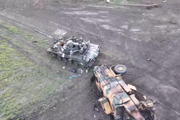 Đánh giá qua đoạn video được truyền thông Nga đăng tải, có thể thấy một số lượng lớn thiết bị quân sự của NATO, được quân đội Ukraine sử dụng ở chiến trường Kherson. Tuy nhiên, không rõ những chiếc xe thiết giáp phương Tây, đã bị phá hủy như thế nào?