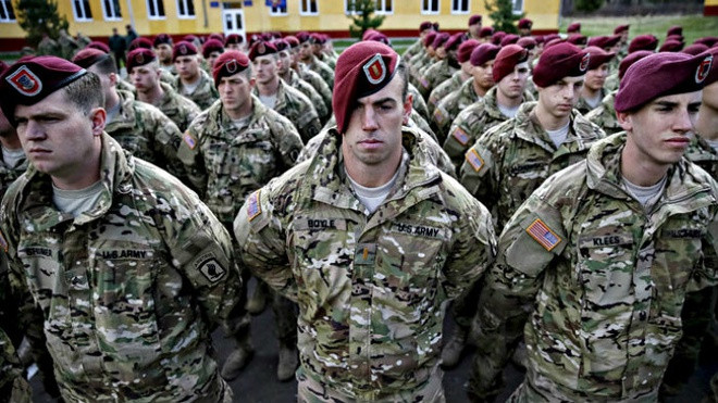 Các nước phương Tây nhìn chung cũng đang khuyến khích. Bộ trưởng Quốc phòng Anh, Truss đã tuyên bố công khai rằng, nếu công dân Anh muốn đến Ukraine để tham chiến, thì bà hoàn toàn ủng hộ. Bộ trưởng Ngoại giao Canada Jolly cho biết, công dân Canada có quyền tham gia chiến đấu ở Ukraine mà không bị ngăn cản.