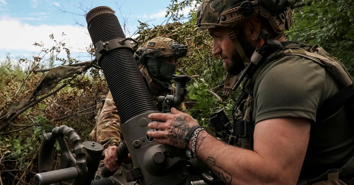 Về phía Quân đội Ukraine, các đơn vị chiến đấu hiện có ở Kupyansk gồm có: Lữ đoàn xe tăng 3, 4; Lữ đoàn bộ binh cơ giới 14, 43 và một phần của Lữ đoàn bộ binh cơ giới 30; Lữ đoàn xung kích đường không 95 và Lữ đoàn phòng vệ lãnh thổ 100.