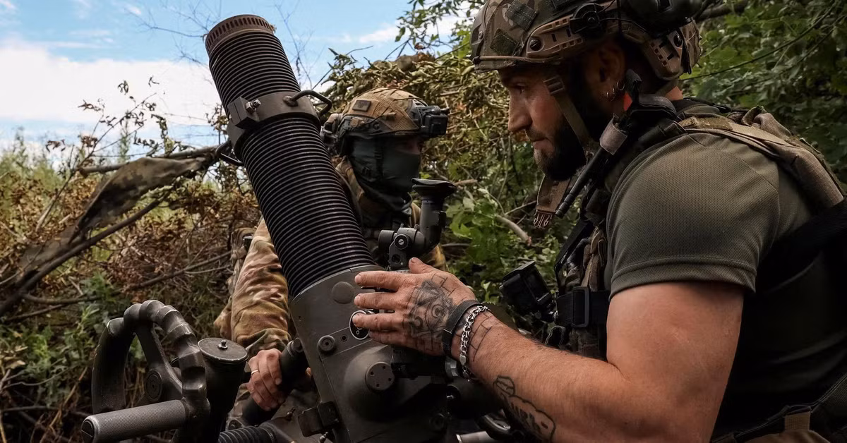 Về phía Quân đội Ukraine, các đơn vị chiến đấu hiện có ở Kupyansk gồm có: Lữ đoàn xe tăng 3, 4; Lữ đoàn bộ binh cơ giới 14, 43 và một phần của Lữ đoàn bộ binh cơ giới 30; Lữ đoàn xung kích đường không 95 và Lữ đoàn phòng vệ lãnh thổ 100.