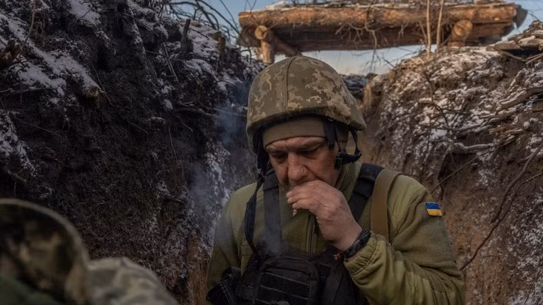 Những ngôi làng này thực chất là tuyến phòng thủ nằm trên khu vực có địa hình cao, nhưng rõ ràng quân Ukraine đã dễ dàng để mất. Tại đây, Quân đội Ukraine chỉ còn lại một ngôi làng trên khu vực chiến tuyến, đó là làng Stepova Novoselivka, với dân số trước chiến tranh chỉ vài chục người.