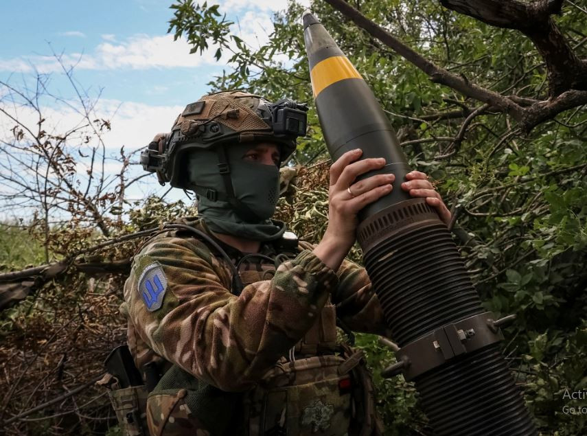 Trên mặt trận dài phía trước Svatovo, Quân đội Ukraine có các đơn vị Lữ đoàn cơ giới 44, Lữ đoàn dù 77, Lữ đoàn phòng vệ lãnh thổ 104, 110 và 115 đã được triển khai. Trong đó Lữ đoàn bộ binh cơ giới 44 và Lữ đoàn dù 77 có sức mạnh chiến đấu tốt hơn.