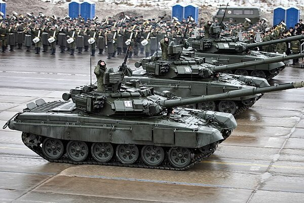 Về phần chủ lực của Sư đoàn bộ binh cơ giới Cận vệ số 2 và Sư đoàn xe tăng Cận vệ số 4, hiện không có thông tin về những đơn vị này. Có lẽ họ đang làm lực lượng dự bị chiến dịch và phòng thủ để sẵn sàng “ngăn” quân Ukraine đánh sang lãnh thổ Nga.