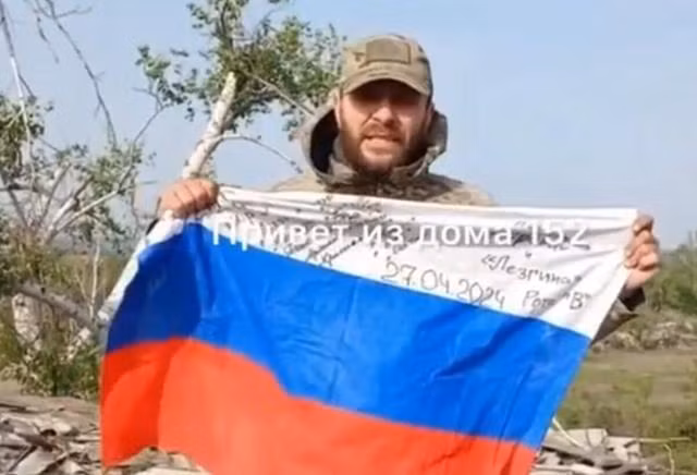 Nhưng có thể Nga xác định Kharkov không phải là “khu vực sát nhập” mà chỉ là “vùng đệm an toàn”, vì vậy, tình thế chiến đấu ở đây có tính chất “không liên tục”, khi lực lượng “Cận vệ” cảm thấy đã đến lúc phải tấn công, thì quân Ukraine thường phải rút lui. 