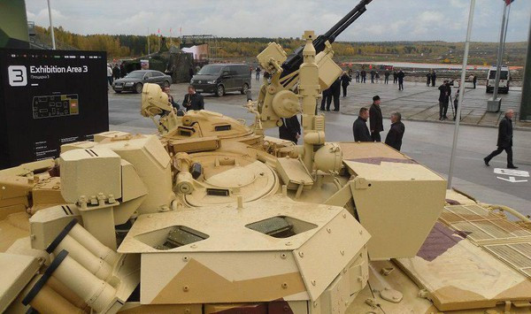 Phương pháp thứ hai hoạt động tốt nhất, nhưng chi phí cao. Hiện quân đội Nga mới chỉ trang bị hệ thống đánh chặn chủ động cho xe tăng chiến đấu chủ lực T-14 Amata. Ngoài ra, đạn đánh chặn cũng chỉ có giới hạn, nếu xe sử dụng hết, sẽ dễ dàng biến thành mồi ngon cho tên lửa.