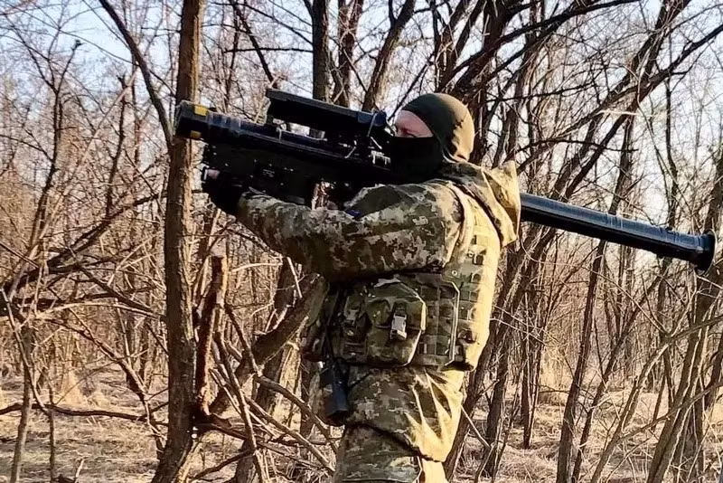 Trong khi AFU đang chống trả cuộc tấn công toàn diện của RFAF trên một mặt trận dài hơn 1.500 km, họ đã nhận được tin rất buồn từ phía sau. Theo nghị sĩ Ukraine Oleksandra Ustinova (có chồng là người Mỹ), Mỹ đã cung cấp cho Ukraine tên lửa phòng không vác vai (MANPAD) Stinger, nhưng đây là những mẫu cũ và hiện không còn tên lửa dành cho nó.