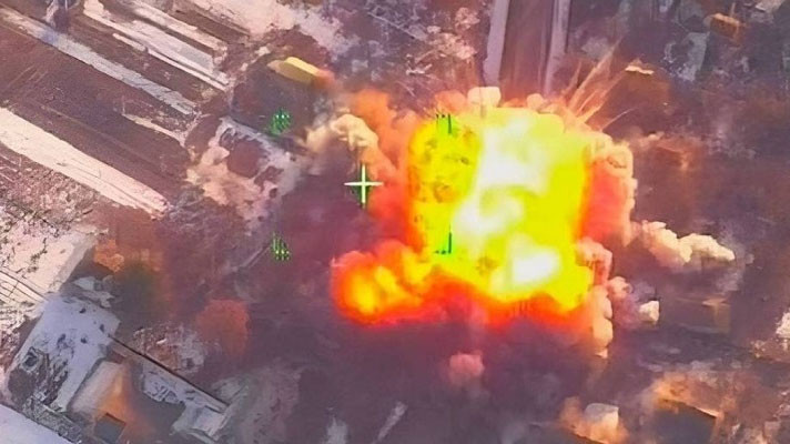 Ngược lại, Quân đội Nga ngày càng hoàn thiện hơn, khi số lượng quân được triển khai tăng gần gấp đôi, có đủ vũ khí, đạn dược và chiến thuật phù hợp. Đặc biệt là việc lực lượng không quân chiến thuật hồi sinh, giúp họ tấn công các vị trí kiên cố của quân Ukraine dễ dàng hơn.