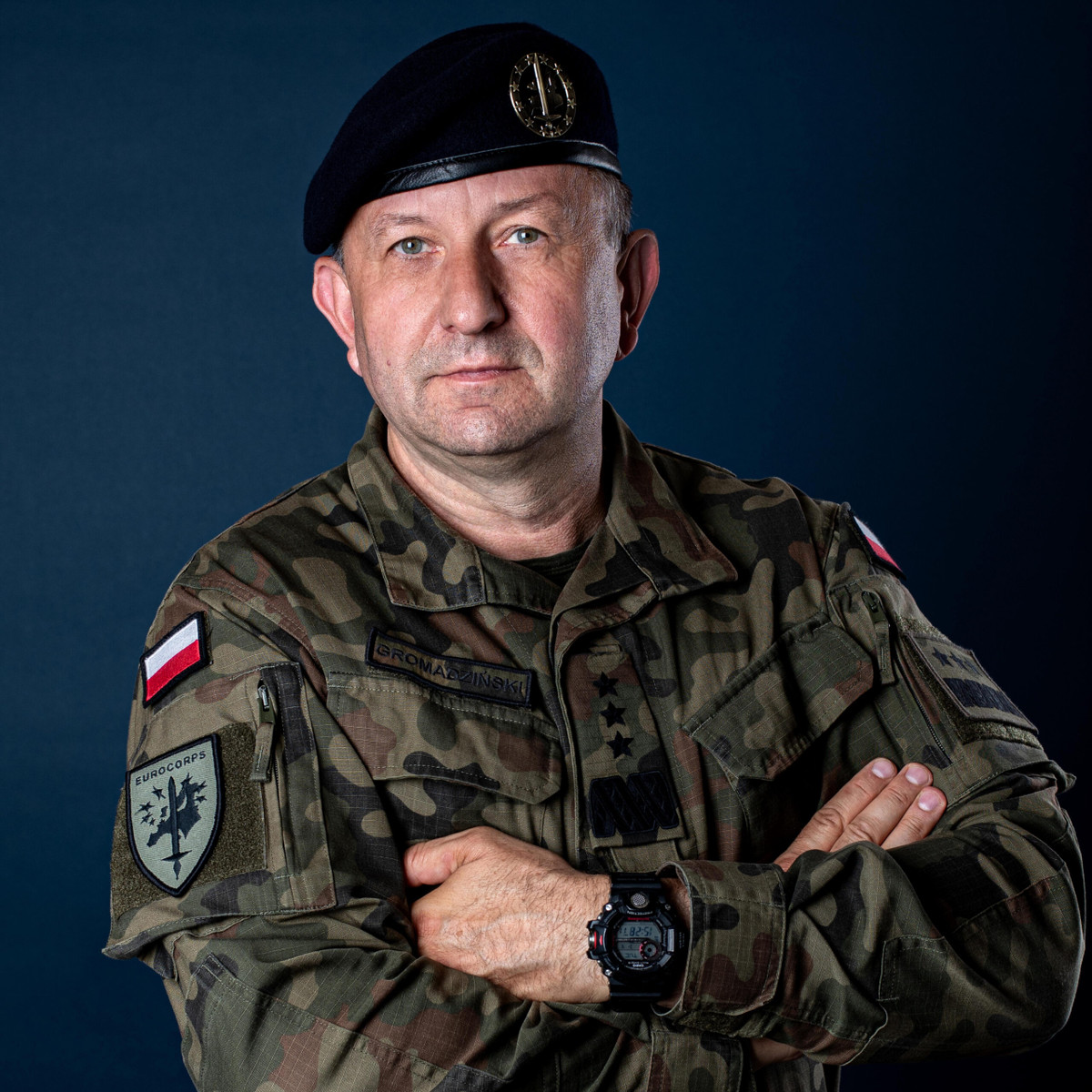 Hoạt động bắt giữ vừa được cơ quan phản gián Ba Lan thực hiện, chắc chắn sẽ khiến NATO và Liên minh châu Âu phải “đổ mồ hôi hột”. Theo các nguồn tin của Ba Lan, cơ quan phản gián nước này đã mở một "cuộc điều tra truy tố" đối với Trung tướng Jaroslaw Gromadzinski, người giữ chức Tư lệnh Quân đoàn châu Âu (Eurocorps).