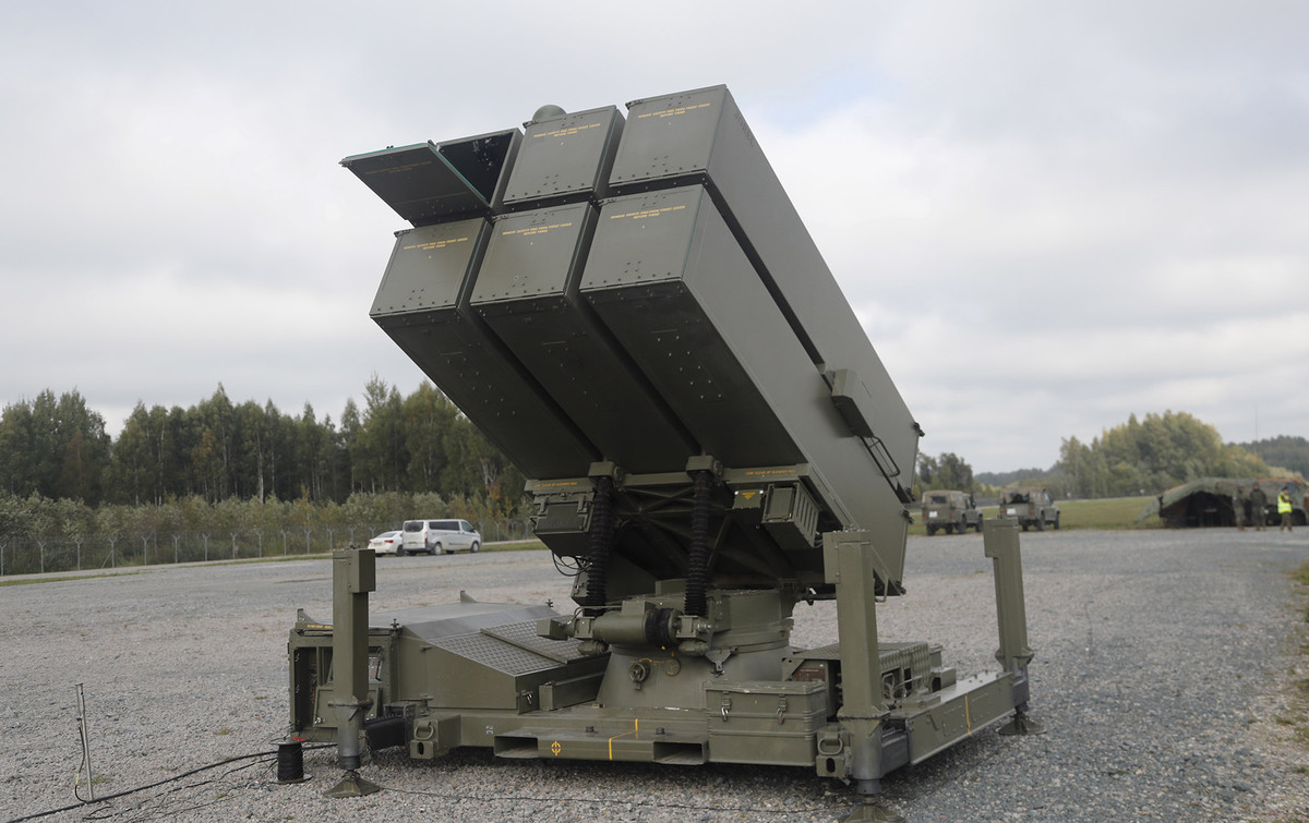 Theo các chuyên gia, toàn bộ không phận Ukraine sẽ khó được bảo vệ hoàn toàn bằng các hệ thống phòng không như NASAMS, vì giá thành các loại tên lửa này rất đắt đỏ. Nhưng chỉ với một số hệ thống phòng không NASAMS, được bố trí ở các yếu địa, cho phép Ukraine ngăn chặn các cuộc tấn công vào các khu vực quan trọng. 