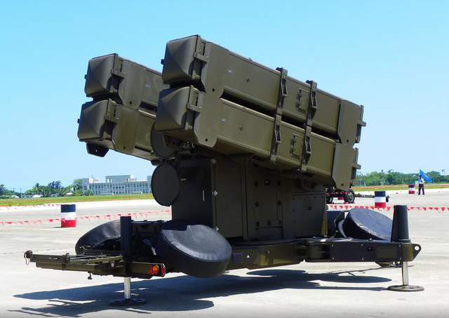 Theo phân tích của các chuyên gia quân sự, nguyên nhân Mỹ đặt mua số lượng lớn hệ thống phòng không NASAMS xuất phát từ hai lý do. Thứ nhất, Quân đội Mỹ từ lâu đã không sản xuất các loại tên lửa tầm ngắn, mà chỉ có các loại tên lửa vác vai như Stinger; nên họ phải mua NASAMS để khắc phục.