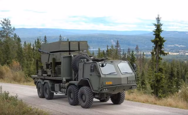 Trong những vũ khí mà Ukraine mong có được, đó chính là hệ thống tên lửa phòng không NASAMS. Đây là hệ thống tên lửa phòng không tầm ngắn và tầm trung tiên tiến; NASAMS được phát triển tại Na Uy, một quốc gia Bắc Âu và là một trong những vũ khí nổi tiếng thế giới của đất nước này.