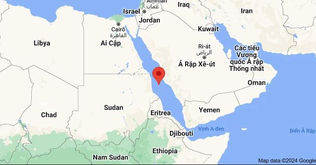 Khó khăn của nhóm tác chiến tàu sân bay Mỹ không phải là việc bảo vệ với tàu chở hàng, mà là khu vực này có địa hình phức tạp; khi các tàu hàng phải theo một luồng nhất định, trong khi địa hình ven bờ hiểm trở, có thể bố trí bí mật các bệ phóng tên lửa chống hạm.