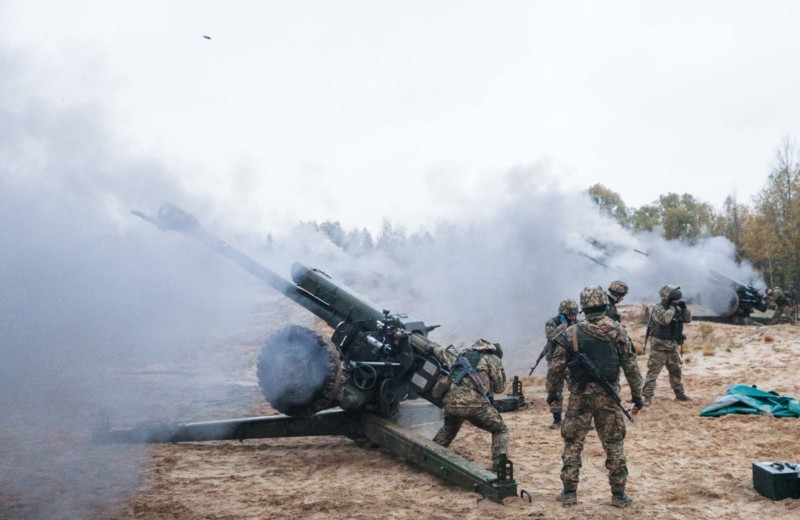 Theo truyền thông Nga, phía Quân đội Ukraine đã dùng pháo binh bắn phá vào các cơ sở hạ tầng của phía Lugansk; trong đó sử dụng máy bay không người lái TB2 để tiến hành trinh sát và sửa bắn cho lực lượng pháo binh.