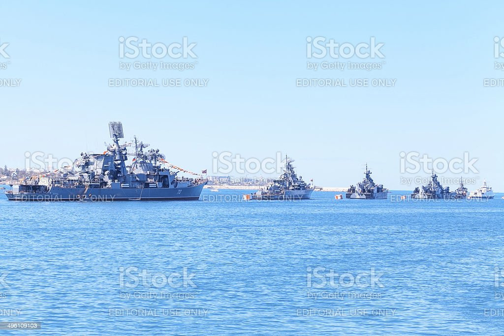 Theo quan sát, hiện tại người ta không thấy hoạt động của Hải quân Ukraine trong vùng biển của Biển Azov. Điều này đạt được là nhờ các biện pháp tác chiến của Nga, nhằm ngăn chặn mối đe dọa đối với Cộng hòa Donetsk và Lugansk tự xưng.