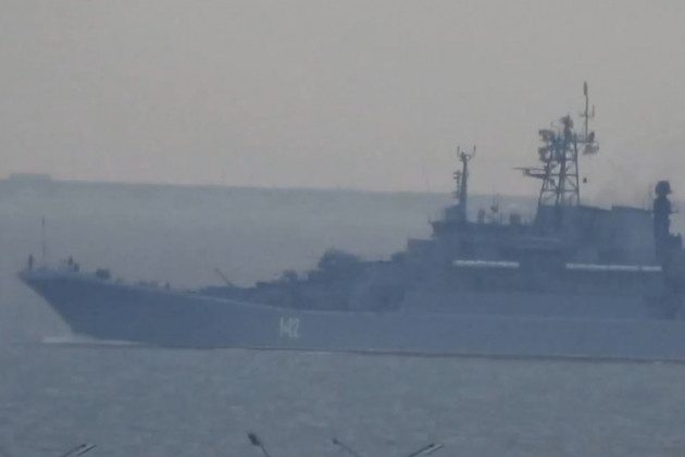 Còn trên vùng biển, tình hình “nóng” không kém trên phần lãnh thổ của Ukraine. Hiện phía Nga đã đưa ra cảnh báo hàng không (NOTAM), trong đó Nga đang đóng cửa hầu hết các vùng nước Biển Azov.