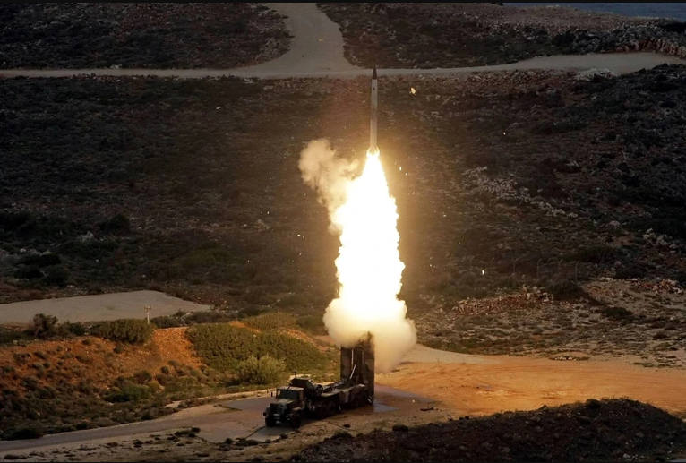 Việc Nga lấy những phiên bản đầu tiên của tên lửa phòng không S-300, để tấn công mục tiêu mặt đất, cũng là điều hết sức bình thường; vì xét cho cùng, một số lượng lớn các phiên bản đầu tiên của S-300, đều được sản xuất trong thập niên 1980. Giờ đây, hiệu suất phòng không là không đủ, nên biến nó thành tên lửa tấn công mặt đất là điều hợp lý. 