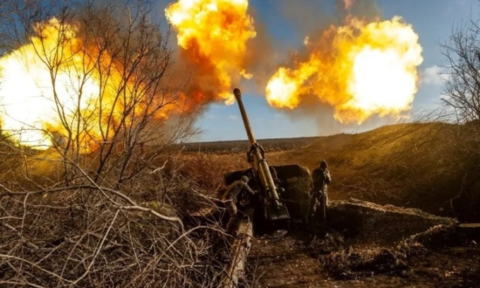 Thế tấn công của Nga ở chiến trường Nga-Ukraine càng được tăng cường; Quân đội Ukraine, dù đã nhận được hỗ trợ kỹ thuật từ Mỹ, nhưng vẫn không ngăn được thế tấn công của Nga.