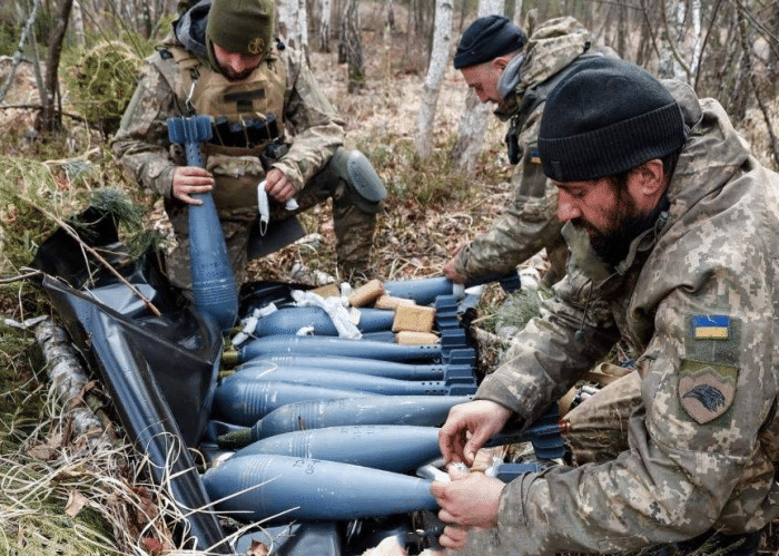 Nhưng từ tình hình chiến trường hiện tại mà xét, mặc dù quân đội Nga tiến công đặc biệt ác liệt, nhưng sức chống cự của quân đội Ukraine cũng rất mạnh mẽ. Dựa vào các công sự trận địa và thế trận phòng thủ, quân đội Ukraine đã làm chậm tốc độ tấn công của quân đội Nga và mỗi bước tiến nhỏ của quân đội Nga sẽ phải trả giá đắt.