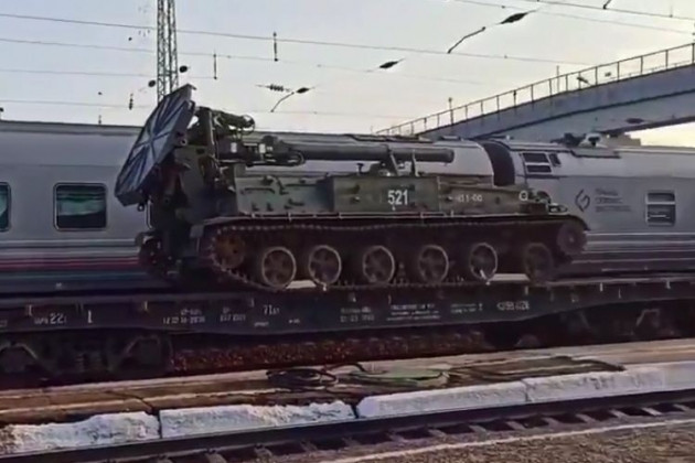 Những vũ khí khủng của Nga liên tục xuất hiện gần biên giới Ukraine trong những ngày gần đây, đã khiến quân đội Ukraine ở Miền Đông mất tinh thần. Những quân nhân Ukraine tin rằng, nếu Nga can thiệp vào cuộc xung đột ở Donbass, quân đội Ukraine triển khai ở đây sẽ bị tiêu diệt chỉ trong vài ngày.