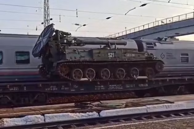 Những vũ khí khủng của Nga liên tục xuất hiện gần biên giới Ukraine trong những ngày gần đây, đã khiến quân đội Ukraine ở Miền Đông mất tinh thần. Những quân nhân Ukraine tin rằng, nếu Nga can thiệp vào cuộc xung đột ở Donbass, quân đội Ukraine triển khai ở đây sẽ bị tiêu diệt chỉ trong vài ngày.