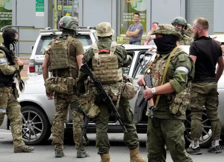 Theo tình báo Nga, Quân đội Ukraine không chiến đấu một mình ở Kursk, bởi họ có sự hậu thuẫn mạnh mẽ của NATO phía sau. Trong số 14 lữ đoàn Ukraine tiến vào Kursk, có nhiều lữ đoàn là "át chủ bài", được NATO huấn luyện và trang bị.