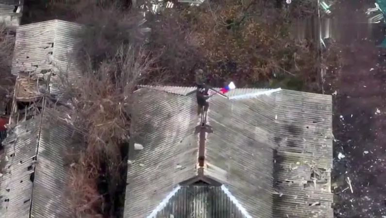 Minh chứng việc Cụm quân Trung tâm RFAF chiếm được làng Novopustynka là việc hai người lính Nga đã trèo lên nóc tòa nhà Hội đồng của làng Novopustynka và cắm cờ Nga. Tất cả được camera của UAV của Nga ghi lại và phát lên các nền tảng mạng internet.