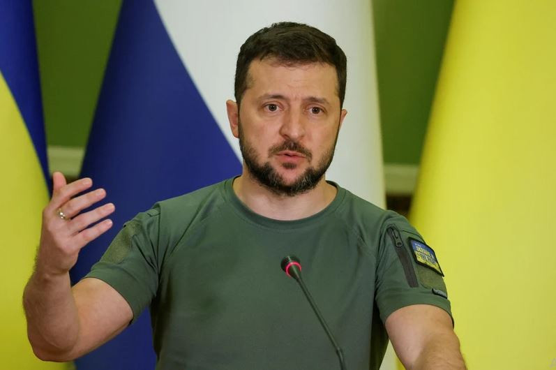 Trước tiên hãy nhìn vào Ukraine, theo thông tin của hãng tin Pháp AFP, Tổng thống Ukraine Zelensky tuyên bố: “Cuộc tấn công của Quân đội Nga đã dừng lại, và tình hình ở tiền tuyến đã tốt hơn nhiều đối với Quân đội Ukraine”.