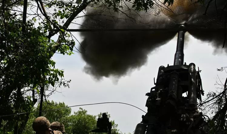 Hãng tin Pháp AFP đưa tin, lực lượng phòng thủ của quân đội Ukraine ở Avadiivka gồm Lữ đoàn pháo binh số 43 và 55 đã sử dụng pháo tự hành PZH-2000 của Đức và pháo tự hành Caesar của Pháp, gây thiệt hại nặng nề cho quân Nga. Biến chiến trường Avdeevka trở thành “thao trường tập bắn pháo binh”.