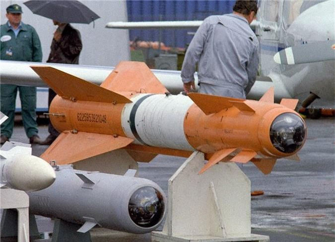 Cuối cùng, Nga cũng gặp một số vấn đề nhất định trong việc bảo trì, bảo dưỡng vũ khí. Do những khó khăn về kinh tế và thiếu kinh phí, Nga không thể thực hiện việc chăm sóc và bảo dưỡng đầy đủ các loại vũ khí dẫn đường chính xác của mình, điều này ảnh hưởng đến tuổi thọ và hiệu quả hoạt động của chúng. 