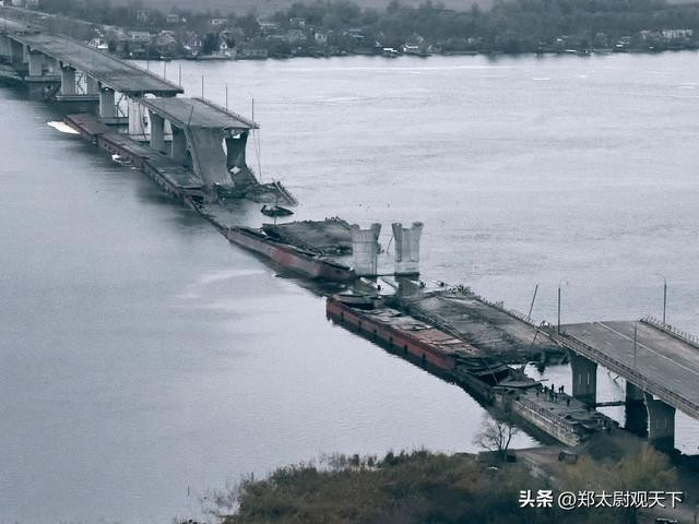 Đồng thời, bên tấn công cũng có thể sử dụng các phương pháp đặc biệt như khoan nhồi thuốc nổ để đảm bảo thuốc nổ có thể kích nổ ở những phần yếu của kết cấu cầu, để đảm bảo đạt hiệu quả phá hủy lớn nhất.