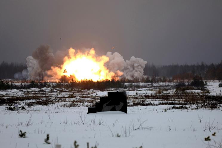 Trong cuộc xung đột Ukraine, vũ khí nhiệt áp chủ yếu được RFAF sử dụng, để tấn công xe bọc thép của Ukraine và các khu vực tập trung quân. Theo kênh Military Summary, trong một trận đánh gần đây, RFAF đã phát hiện một đơn vị thiết giáp lớn của Ukraine, đang vật lộn để tiến về phía trước trên con đường lầy lội.