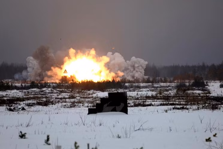 Trong cuộc xung đột Ukraine, vũ khí nhiệt áp chủ yếu được RFAF sử dụng, để tấn công xe bọc thép của Ukraine và các khu vực tập trung quân. Theo kênh Military Summary, trong một trận đánh gần đây, RFAF đã phát hiện một đơn vị thiết giáp lớn của Ukraine, đang vật lộn để tiến về phía trước trên con đường lầy lội.