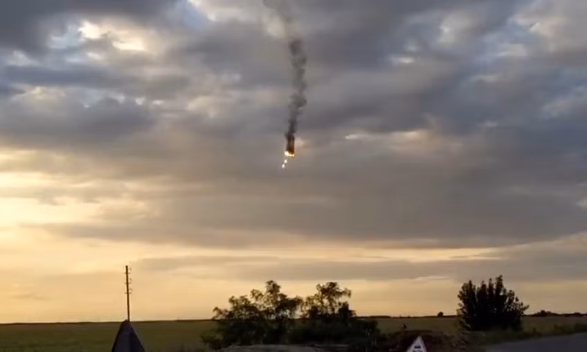 Nhưng khi đối mặt với những lực lượng phòng không mạnh, những điểm yếu của Su-24 đã lộ rõ. Những chiếc Su-24 trở nên yếu thế khi đối diện với một cuộc chiến tranh quy ước như cuộc xung đột Nga-Ukraine, nên chúng có thể dễ dàng bị bắn hạ, hoặc cường độ hoạt động quá cao cũng khiến loại chiến đấu cơ này phát sinh lỗi.