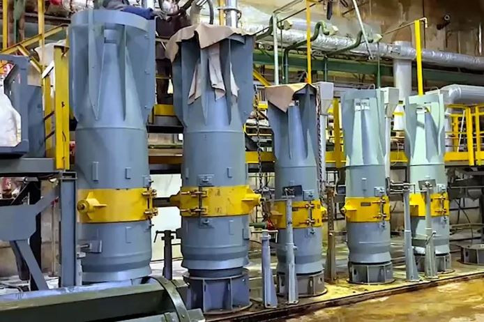 Quay trở lại với việc Nga sản xuất bom FAB-3000, hiện Quân đội Nga còn rất nhiều vỏ bom này từ thời Liên Xô, do loại bom này cũng ít khi được sử dụng. Điều cần chú ý ở đây là, bom do Liên Xô sản xuất chỉ có vỏ bom, còn thuốc nổ và ngòi nổ chỉ được nạp vào bom trước khi sử dụng; lý do là nhằm bảo đảm an toàn.