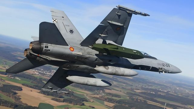 Cho đến nay, các máy bay chiến đấu Eurofighter của Đức và Tây Ban Nha, máy bay chiến đấu F/A-18 Hornet của Tây Ban Nha và máy bay đa năng Boeing F-15K Slam Eagle của Hàn Quốc đã được điều chỉnh để sử dụng loại tên lửa này. Hàn Quốc cũng là khách hàng cuối cùng đặt mua tên lửa Taurus vào năm 2016, việc sản xuất Taurus được tiếp tục cho đến năm 2018. Ảnh: Aviation.