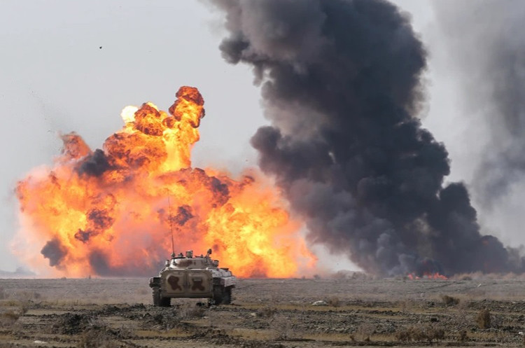 Theo trang web “Bình luận quân sự Nga”, khi tình hình ở Trung Đông nóng lên, Iran bất ngờ tuyên bố sẽ tổ chức cuộc tập trận quân sự quy mô lớn kéo dài 2 ngày, bắt đầu từ ngày 27 tháng này. Trong cuộc tập trận, Không quân Iran đã điều động nhiều loại máy bay chiến đấu tham gia.