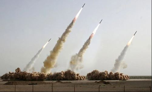 Mặc dù Không quân Iran hiện tại đang “suy yếu”, nhưng sau nhiều thập kỷ phát triển, Iran đã xây dựng được lực lượng tên lửa quy mô lớn và uy lực. Theo thống kê chưa đầy đủ, số lượng tên lửa đạn đạo dòng "Meteor" và "Mudshi" hiện đang được Iran trang bị đã lên tới 3.000-5.000 quả.