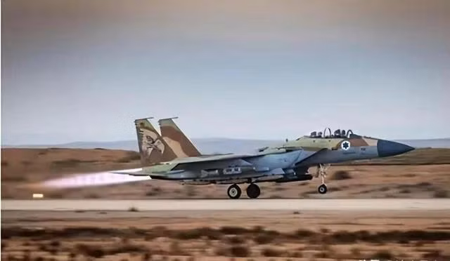 Tuy nhiên, do số máy bay F-14 và MiG-29 của Iran đã có tuổi đời đã trên 30 năm và hiện nay Iran chưa có nền công nghiệp hàng không hoàn chỉnh; nên Không quân Iran chỉ có khoảng 30 tiêm kích F-14 và tiêm kích MiG-29 có thể hoạt động. 