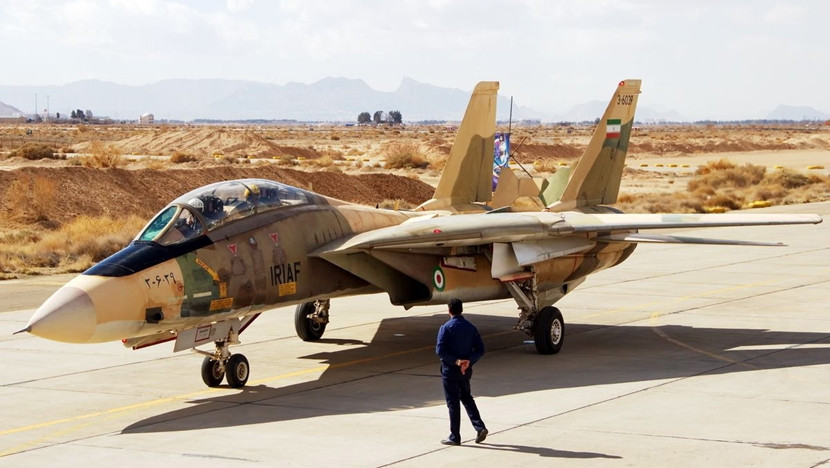 Mặc dù máy bay F-14 của Không quân Iran sử dụng thiết kế kiểu “cánh cụp, cánh xòe”, nên có khả năng cơ động rất cao; trang bị radar điều khiển hỏa lực xung Doppler AN/AWG-9, kết hợp với tên lửa không đối không AIM-54 Phoenix với tầm bắn hơn 120 km; nhưng đã tụt hậu so với tiêm kích tàng hình F-35A ngày nay. 
