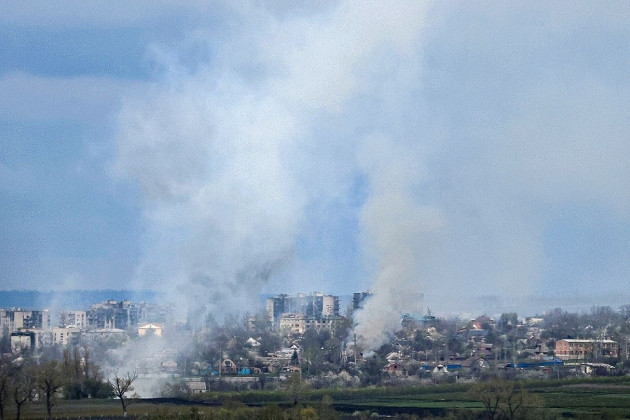 Do ngăn cách sông Dnepr, các mũi đột kích của quân Ukraine bị tổn thất nặng nề, chịu nhiều thương vong. Một số ý kiến chỉ ra rằng, việc quân Nga phản công quyết liệt và lực lượng Ukraine mỏng yếu, sẽ phải buộc quân đội Ukraine phải từ bỏ cuộc phản công này. 