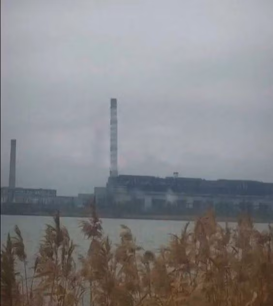 Một câu hỏi là liệu có lính Ukraine có nguy cơ bị mắc kẹt trong vòng vây của quân Nga ở Kurakhove. Như trình bày ở trên, chỉ huy AFU đã sơ tán quân và vũ khí hạng nặng khỏi Kurakhove trong một thời gian tương đối dài và về cơ bản chỉ để những đơn vị cần thiết để giữ mặt trận dọc theo sông Sukhi Yaly, thì vẫn còn quá sớm để nói rằng kỷ lục của Ugledar sẽ bị phá vỡ.