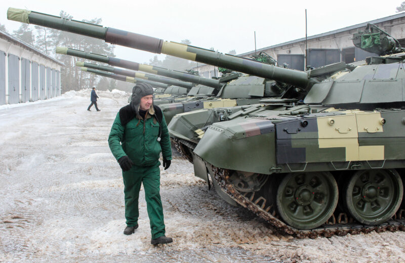 Theo phái đoàn giám sát của OSCE, số xe tăng trên của Ukraine đã đến Konstantinovka vào ngày 31/10, sau đó số xe tăng này được nhanh chóng đưa xuống khỏi các toa tàu. 