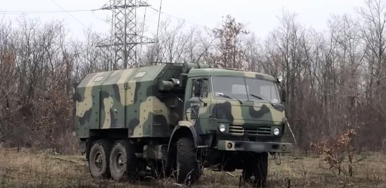 Nhờ sự cảnh giác của lực lượng dân quân LPR, cùng với sự hỗ trợ của trạm tác chiến điện tử Triton M1, tín hiệu điều khiển và dẫn đường của máy bay không người lái Ukraine đã bị triệt tiêu, sau đó kẻ thù đã ngừng trinh sát và từ bỏ ý định của mình”. 